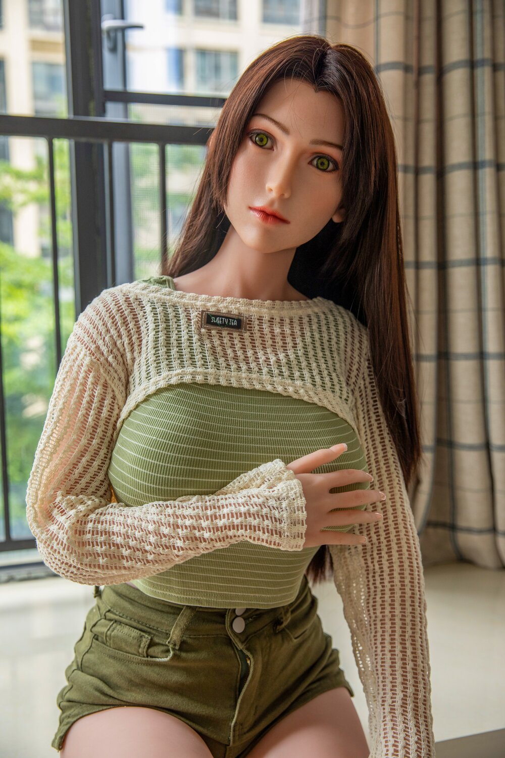 The 170 cm D-cup sex doll is like a sexy model