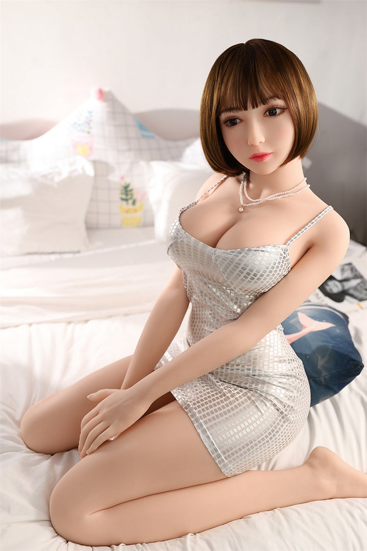 163cm short hair E cup Japanese sex doll 38KG